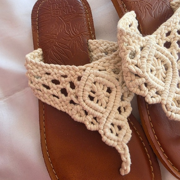 Nwot size 5 Macrame Thong Sandals Tan Brown Beach Flip Flops Size 5 - Picture 2 of 3